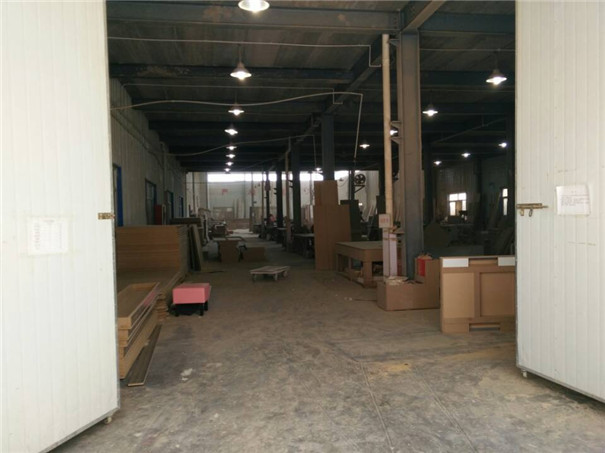 西安化妝品柜生產(chǎn)車(chē)間